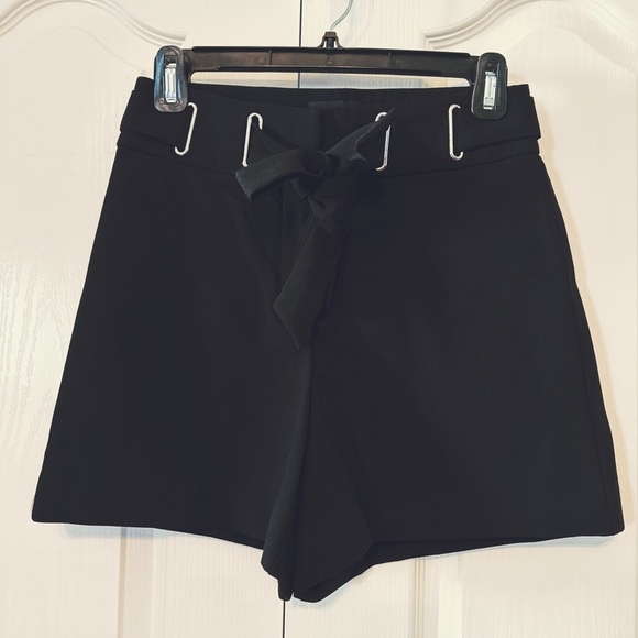 Bebe Stretch Twill Grommet Shorts Black Size 0 - Picture 1 of 14